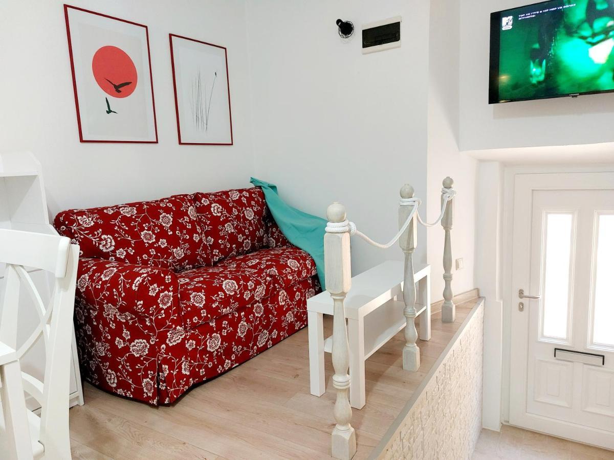 Sha La La - Charming, unique studio in a historic building next to a castle, WIFI, smart TV Bakar Esterno foto