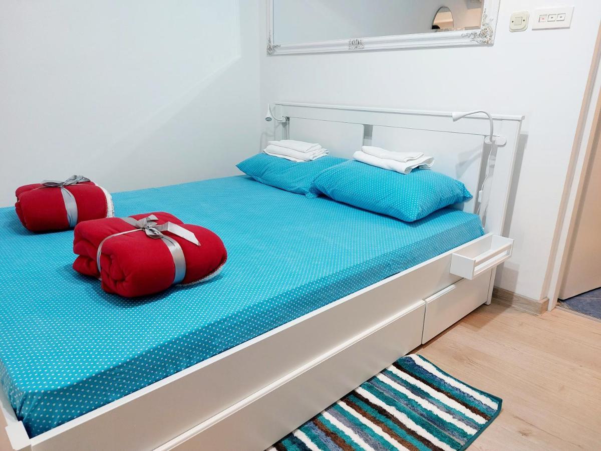 Sha La La - Charming, unique studio in a historic building next to a castle, WIFI, smart TV Bakar Esterno foto