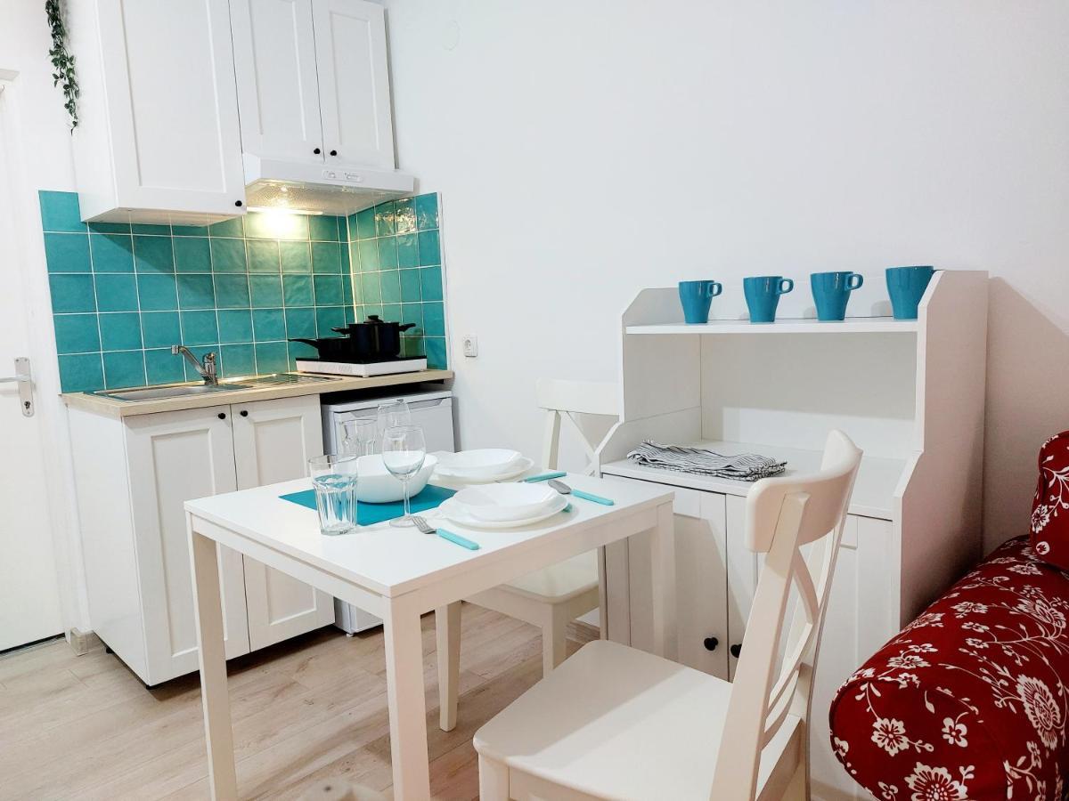 Sha La La - Charming, unique studio in a historic building next to a castle, WIFI, smart TV Bakar Esterno foto