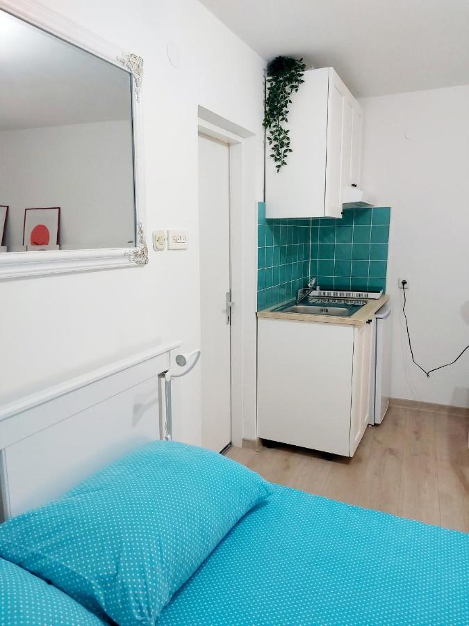 Sha La La - Charming, unique studio in a historic building next to a castle, WIFI, smart TV Bakar Esterno foto