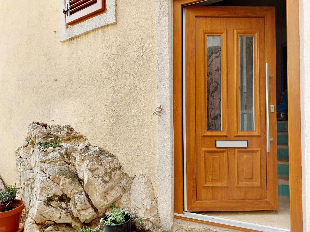 Sha La La - Charming, unique studio in a historic building next to a castle, WIFI, smart TV Bakar Esterno foto