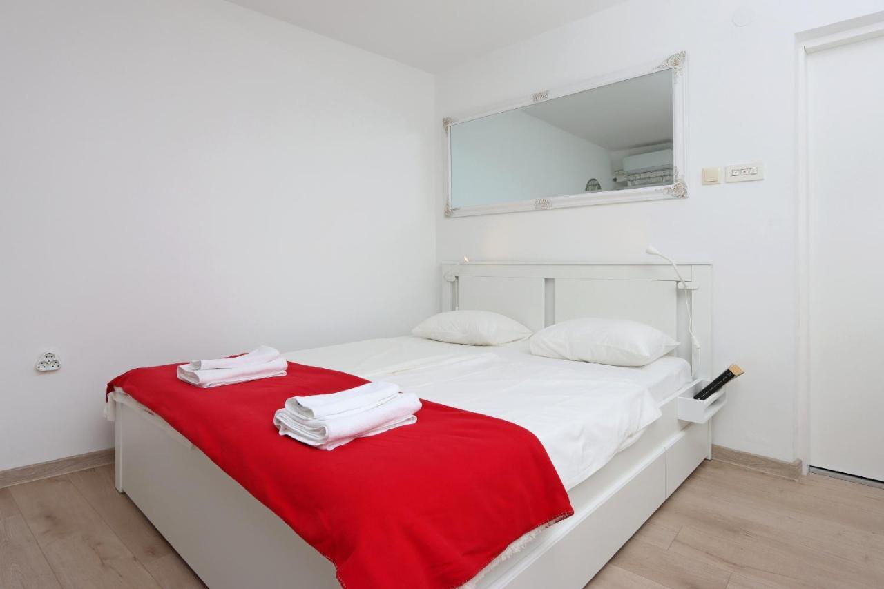 Sha La La - Charming, unique studio in a historic building next to a castle, WIFI, smart TV Bakar Esterno foto