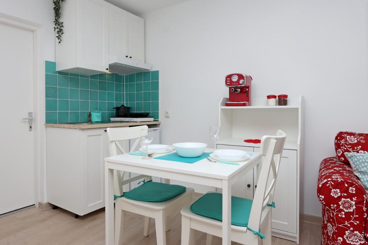 Sha La La - Charming, unique studio in a historic building next to a castle, WIFI, smart TV Bakar Esterno foto