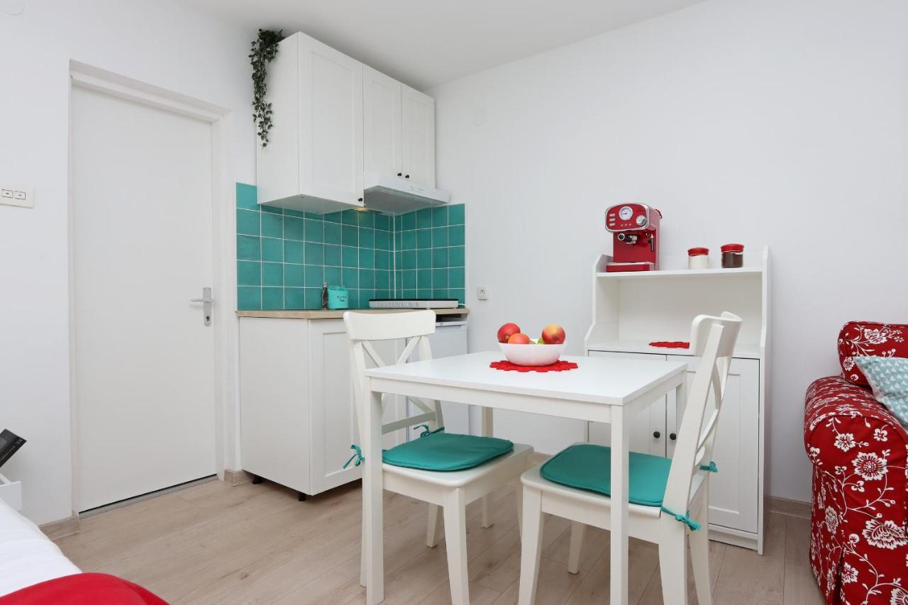 Sha La La - Charming, unique studio in a historic building next to a castle, WIFI, smart TV Bakar Esterno foto