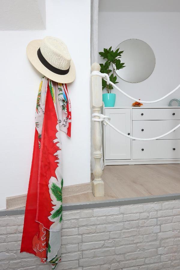Sha La La - Charming, unique studio in a historic building next to a castle, WIFI, smart TV Bakar Esterno foto