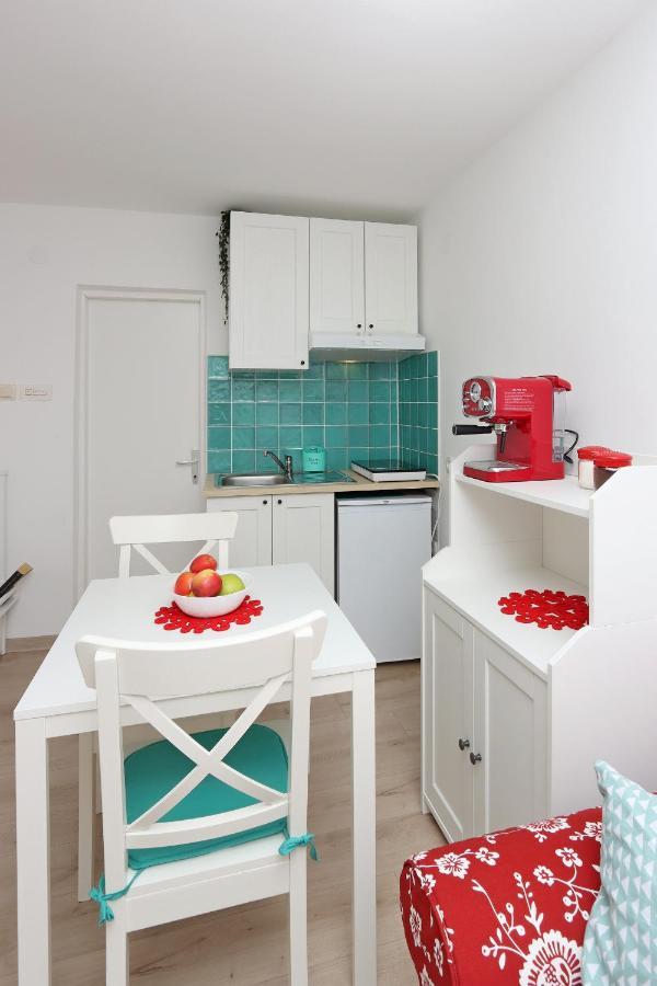 Sha La La - Charming, unique studio in a historic building next to a castle, WIFI, smart TV Bakar Esterno foto